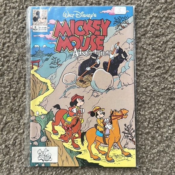 Disney Comic Book Set with Blue and Red Covers - Picture 4 of 6